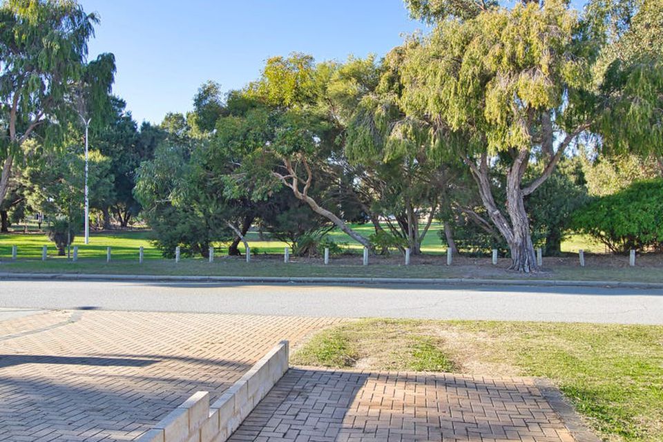 28 Round Hill Drive , Port Kennedy