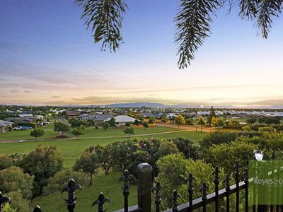12 Knox Court, Mount Louisa