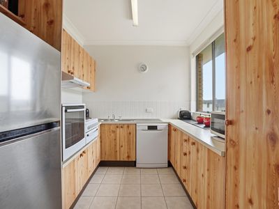 2 / 8-12 Ocean Parade, The Entrance