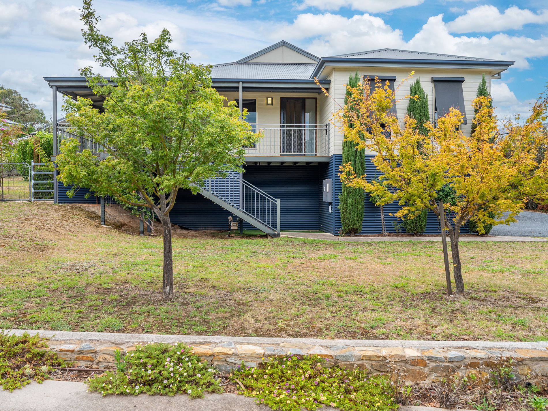 12 MCEVOY LANE, Yackandandah