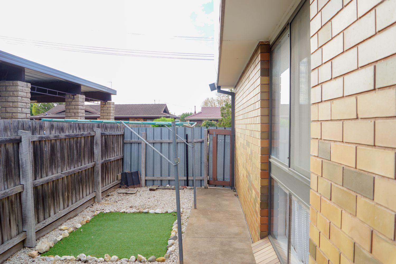 1 / 15 Schwarz Avenue, Horsham