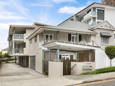 2 / 12 Kings Road, Taringa