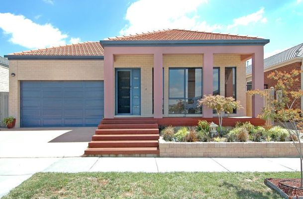 25 Dalwhinnie Crescent, Craigieburn