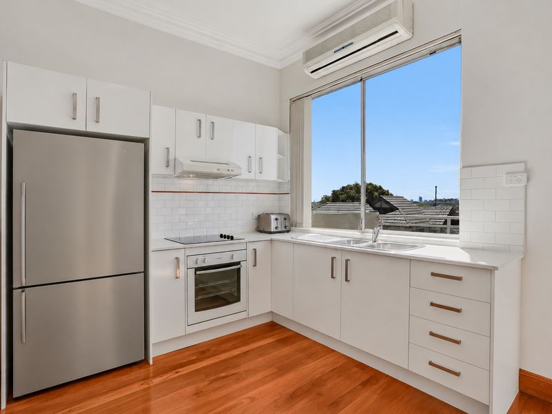 1A / 186 Lyons Road, Drummoyne