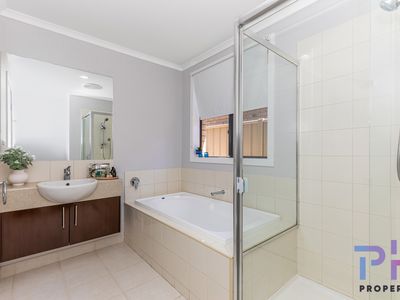 5 / 4-6 Greenview Circuit, Epsom