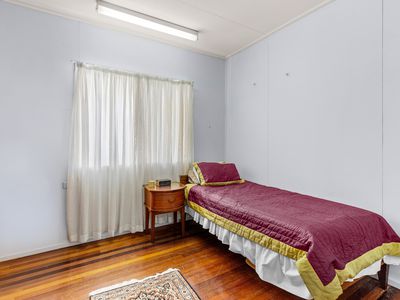 86 Bay Road, Coconuts