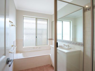 25 Longmore Parade, Broadwood