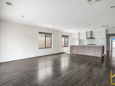 8 Honeyblossom Street, Manor Lakes
