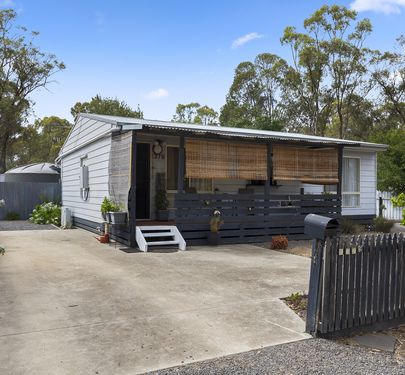 1379 Avenel-Longwood Road, Locksley