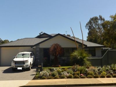 2 Robin Road, Roleystone
