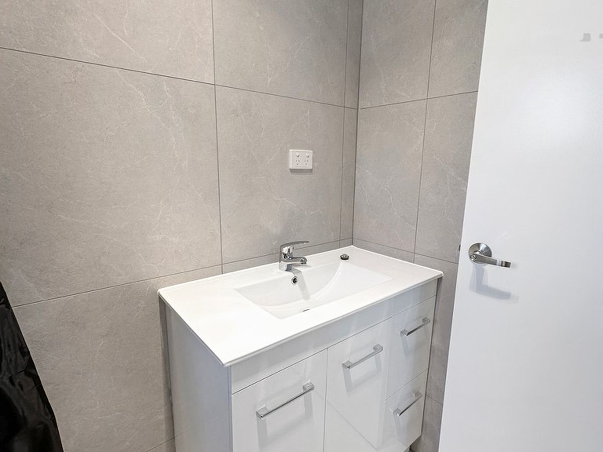 1 / 10 Second Avenue, Atherton