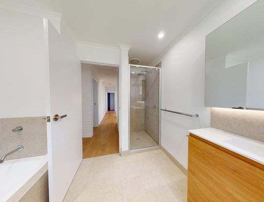 Newly renovated, Great Location image 5
