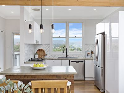 218 Farmborough Road, Farmborough Heights