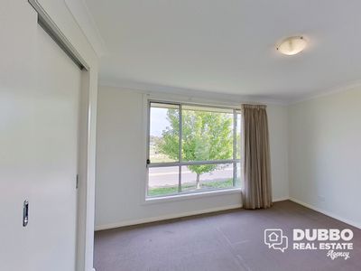 24 Dalbeattie Crescent, Dubbo