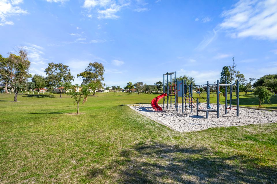24 MANLY CRESCENT, Warnbro