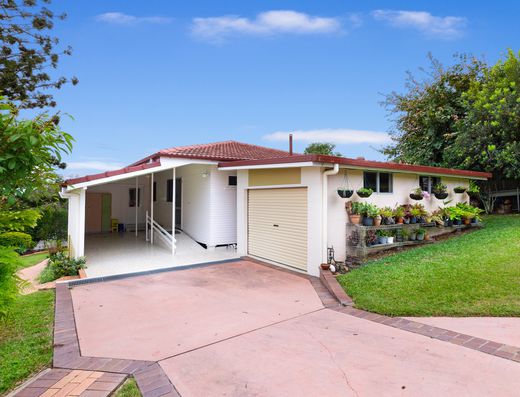 Cooroy Home with Double Frontage image 2