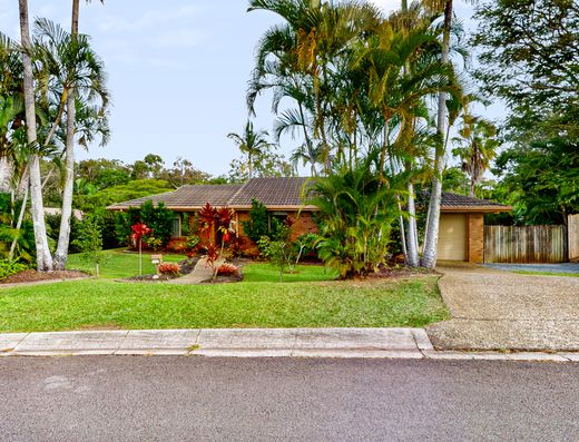 Don't Miss This Opportunity - Family Home with Pool & Side Access ! image 17