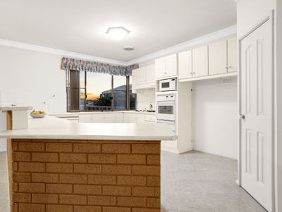 8 Rossiter Way, Winthrop