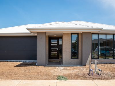 32 Keira Circuit, Werribee