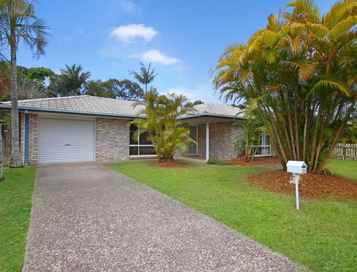 SPACIOUS HOME WITH PARK RESERVE BACKDROP image 20