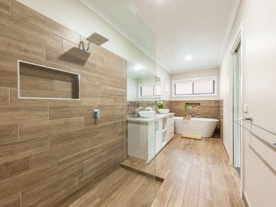 190 Forest Dr, Thurgoona