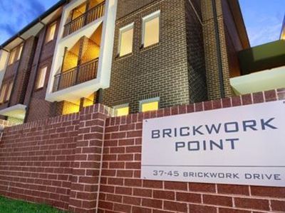 9 / 37 Brickworks Drive, Holroyd