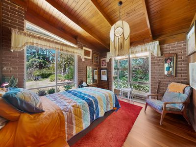 32 L L Road, Officer