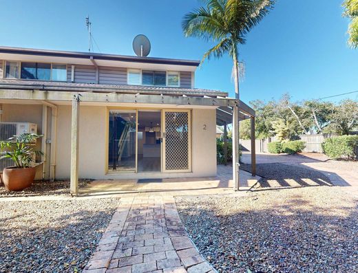 Modern Townhouse in Central Noosaville Location image 2