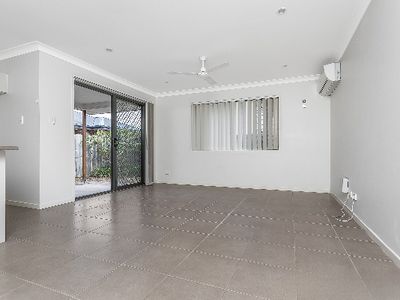 2/5 Mayfair Crescent, Kallangur