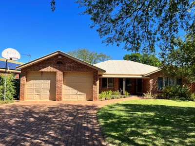 23 Falconer Way, Dubbo