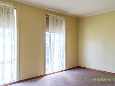 4 Felstead Avenue, Horsham