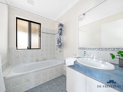 22 Tamarisk Drive, Halls Head
