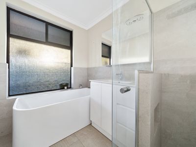 24 Hackettiana Avenue, South Lake