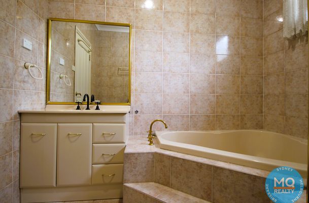 6 Dawn Crescent, Regents Park