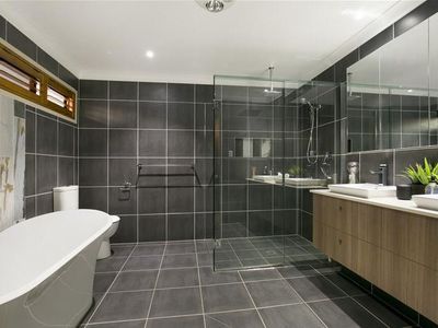 29 The Crescent, Underwood