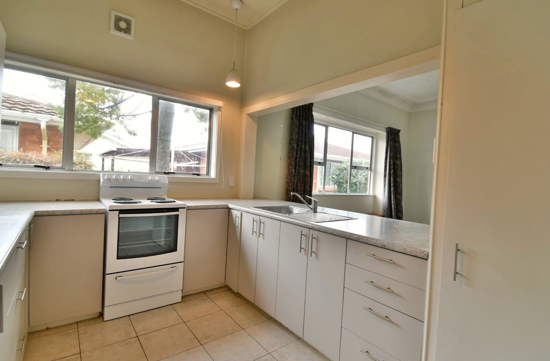 64 Hargest Crescent, Saint Kilda