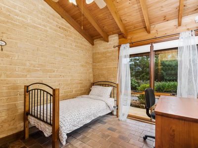99 Quarter Sessions Road, Tongarra