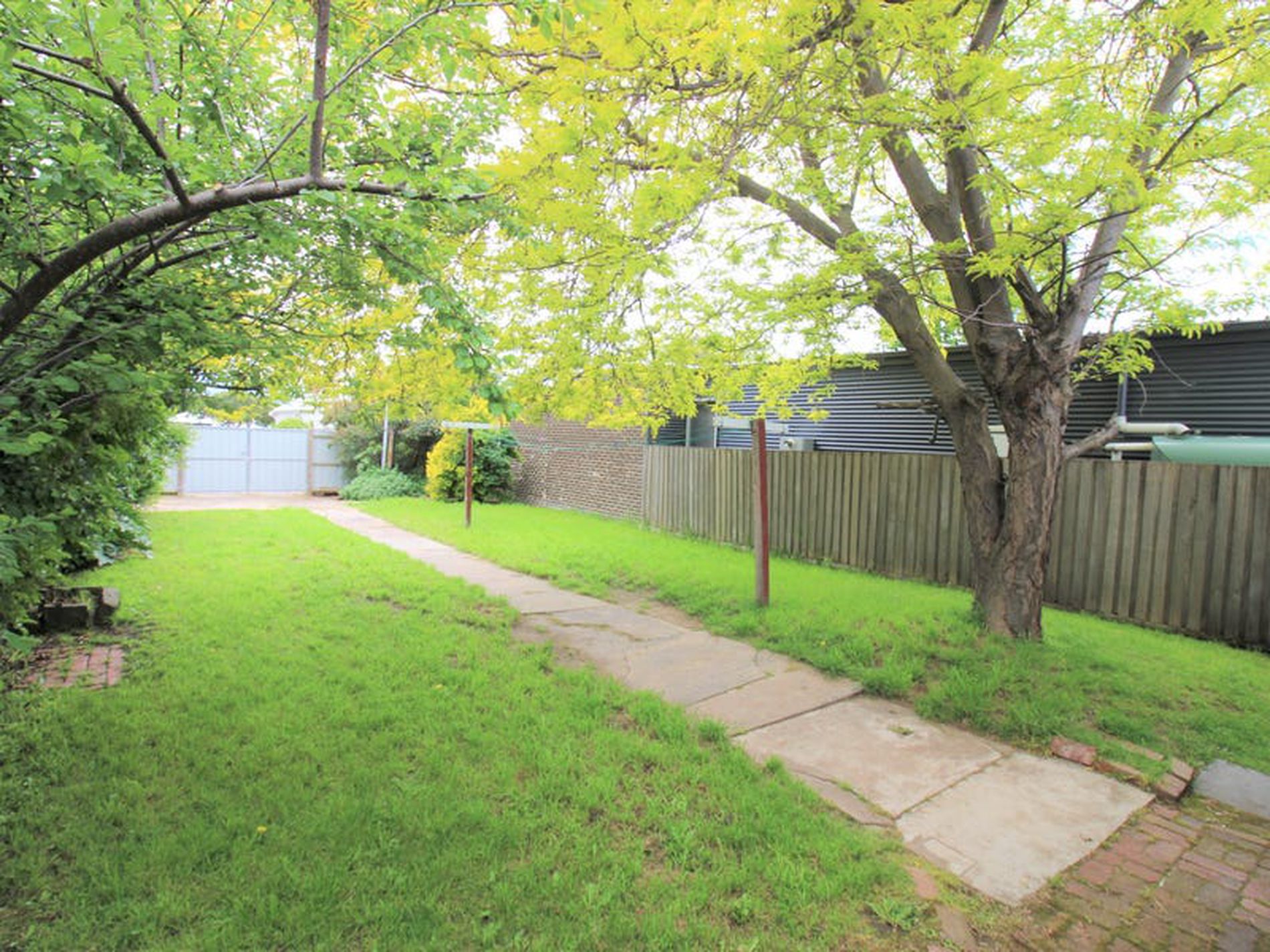 18 Lawton Avenue, Geelong West