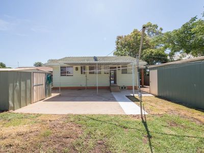 8 Newcombe Court, Dubbo