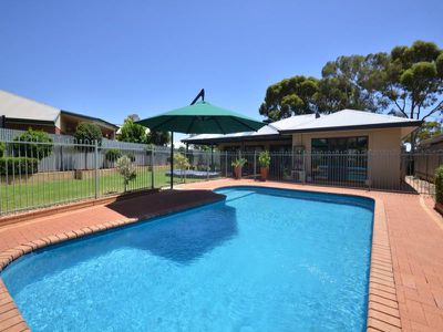 20 Riverina Way, Hannans