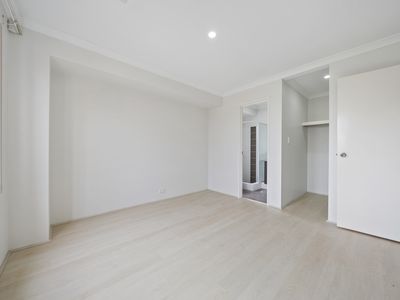 18 Montane Turn, Banksia Grove