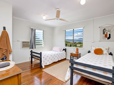 218 Toogood Road, Bayview Heights