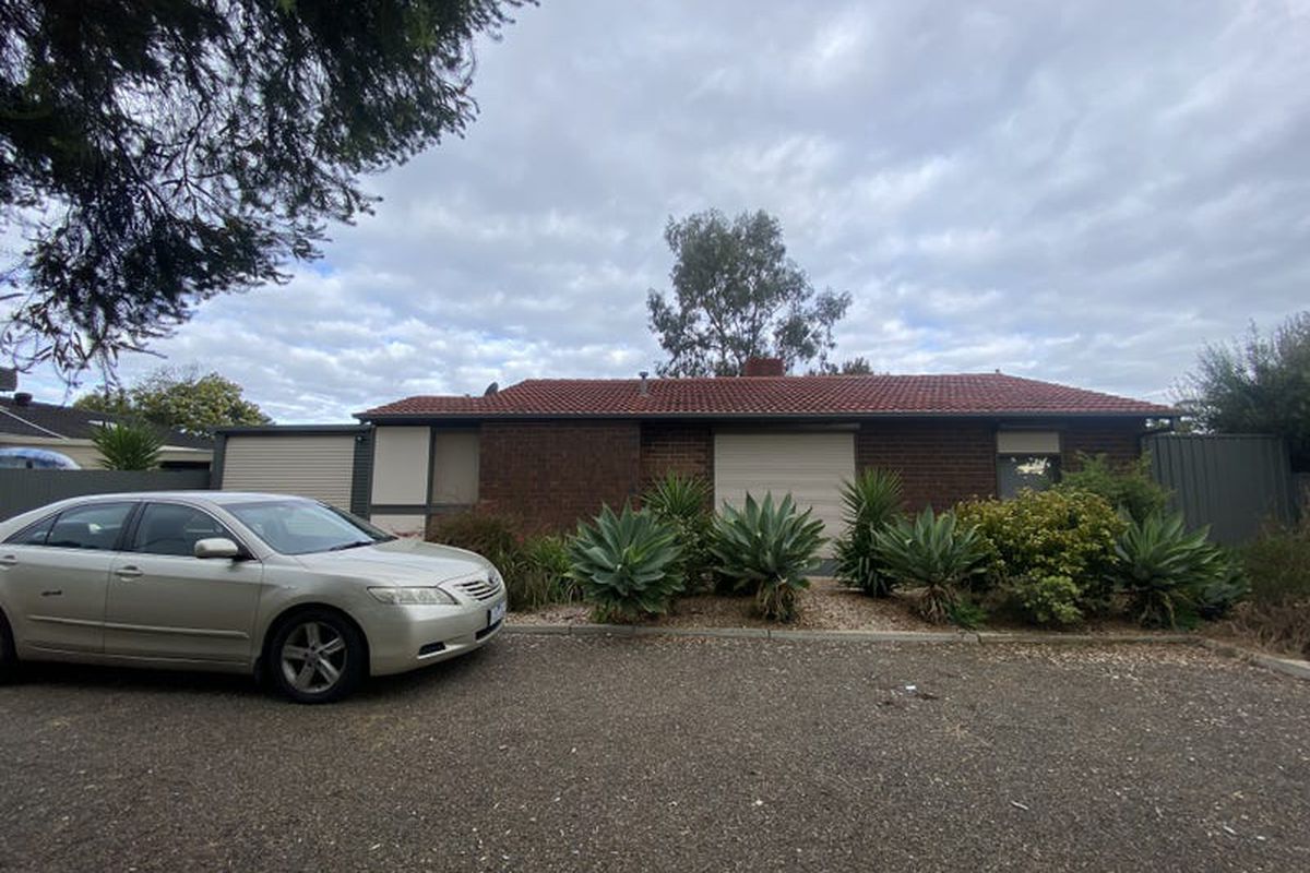 24 Carrama Crescent, Munno Para