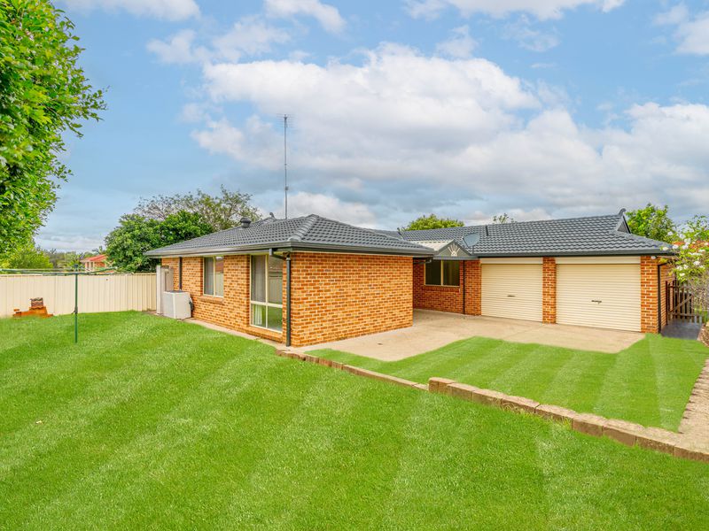 63 Thompson Crescent, Glenwood