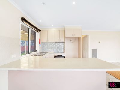8 Hazel Street, Oaks Estate