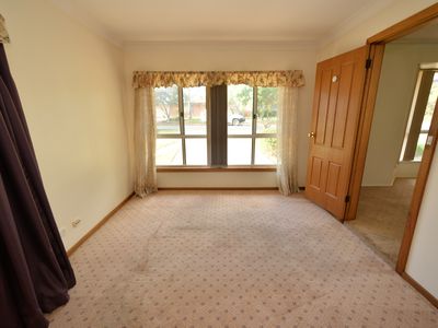 5 Ebelina Crescent, Parkes