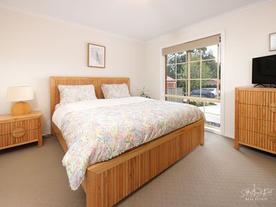 2 LODDON COURT, Wodonga