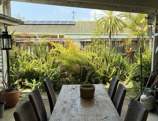 Granny flat in the heart of Tewantin image 6