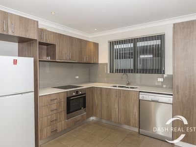 4/2 Walsh Loop, Joondalup