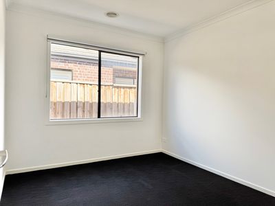 14 Honeycomb Avenue, Manor Lakes